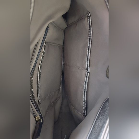 𝖫𝖨𝖹 𝖢𝖫𝖠𝖨𝖡𝖮𝖱𝖭𝖤 𝖧𝖤𝖱𝖨𝖳𝖠𝖦𝖤 𝖢𝖱𝖤𝖲𝖳 𝖬𝖤𝖳𝖠𝖫𝖫𝖨𝖢 𝖦𝖮𝖫𝖣 - Picture 7 of 8